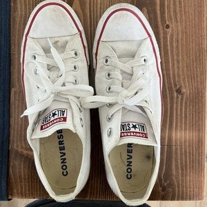 Size 8 women’s converse